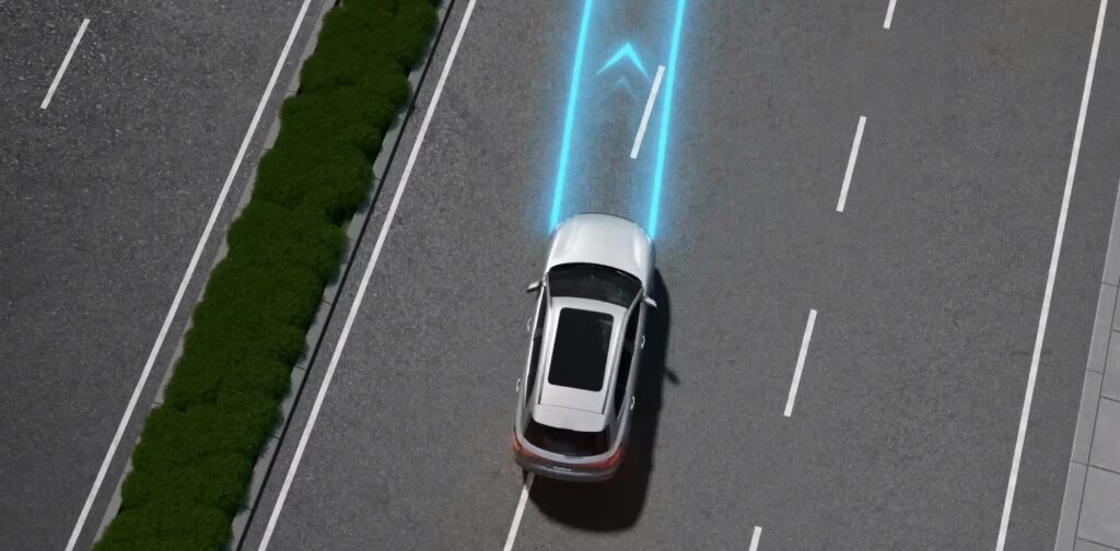 GEELY M AUTOMOCIÓN - EM-i - ASISTENTE DE CAMBIO DE CARRIL