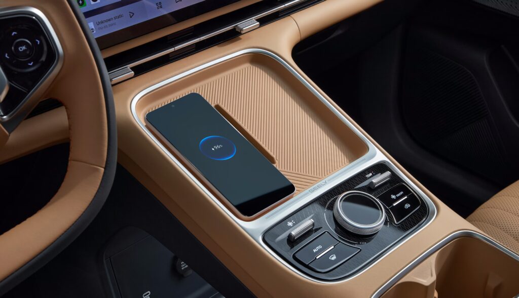 GEELY M AUTOMOCIÓN - EM-i - CARGA INALÁMBRICA