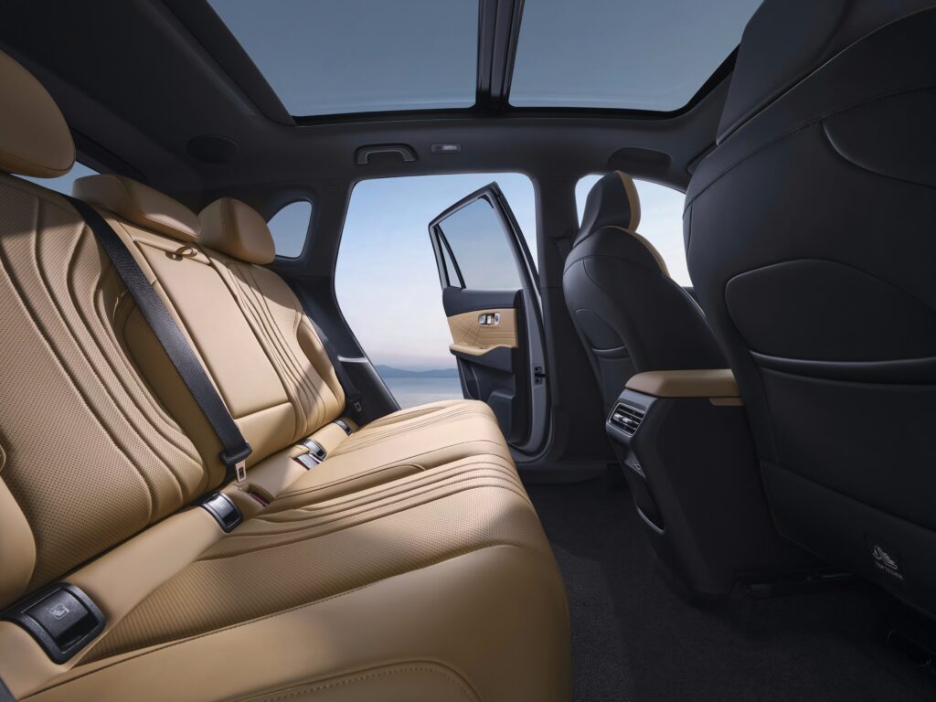 GEELY M AUTOMOCIÓN - EM-i - DISEÑO ESPACIOSO