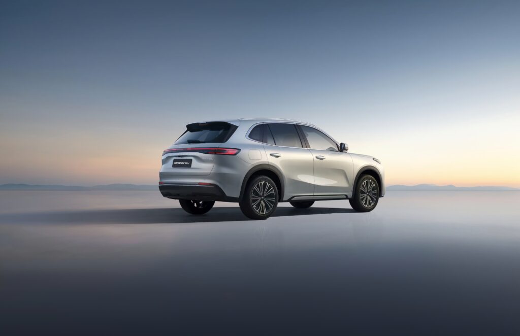 GEELY M AUTOMOCIÓN - EM-i - DISEÑO TRASERO DINÁMICO