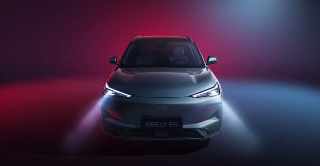 GEELY M AUTOMOCIÓN - E5 - LUZ CON IDENTIDAD PROPIA