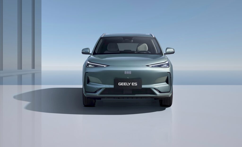 GEELY M AUTOMOCIÓN - E5 - PRESENCIA IMPACTANTE