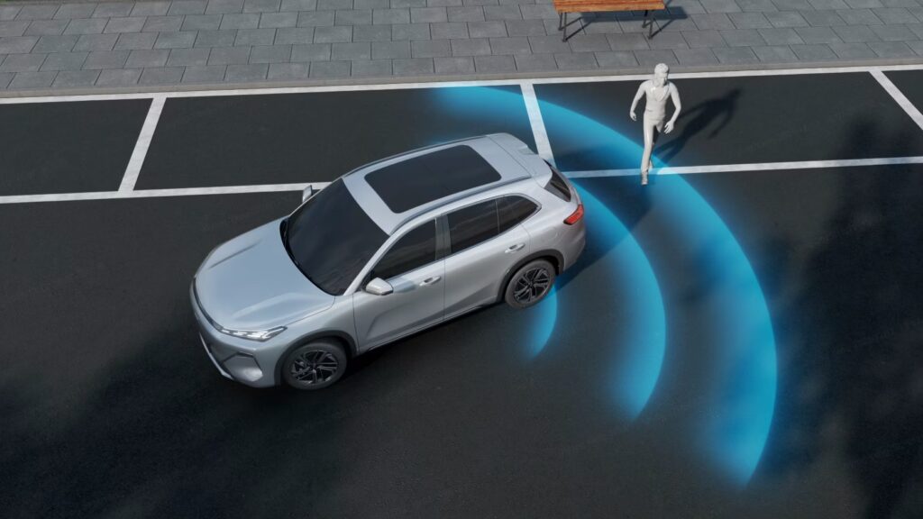 GEELY M AUTOMOCIÓN - EM-i - FRENADA DE EMERGENCIA A BAJA VELOCIDAD