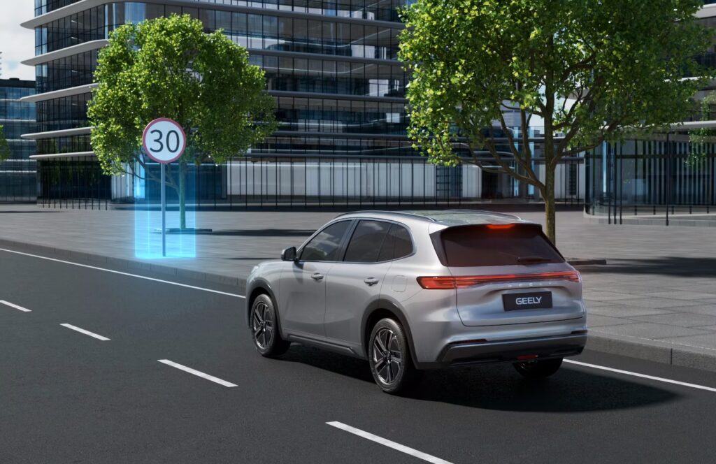 GEELY M AUTOMOCIÓN - EM-i - RECONOCIMIENTO DE SEÑALES DE TRÁFICO