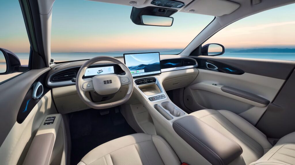 GEELY M AUTOMOCIÓN - E2 EXTRA TECNOLOGIA